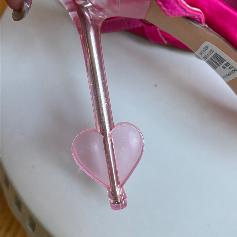 Hot pink liliana heels with heart shaped heel 7.5 charming hearts 💕VALENTINES - Picture 2 of 3